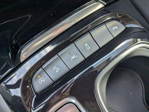 Used 2023 Buick Envision Essence AWD/4WD image 29