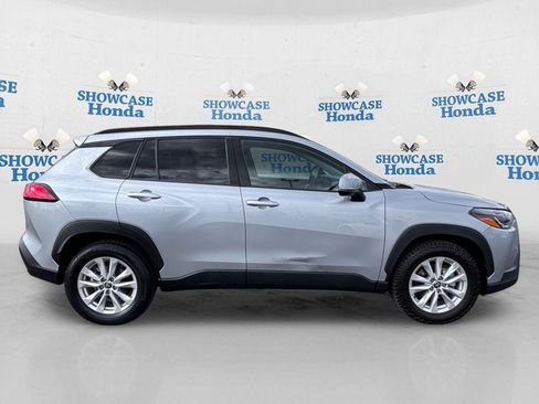 Used 2022 Toyota Corolla Cross LE AWD/4WD image 9