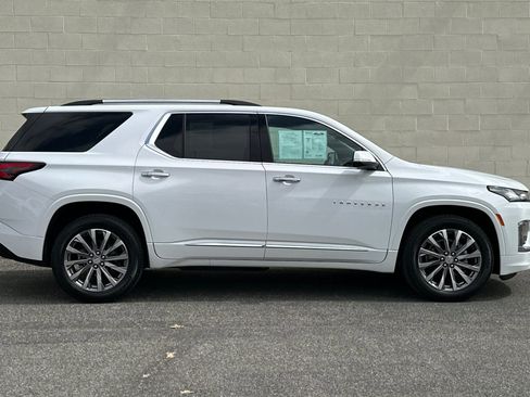 Certified 2023 Chevrolet Traverse Premier w/ LPO, Cargo Package FWD image 3