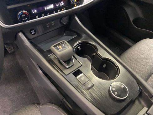 Used 2024 Nissan Rogue SV AWD/4WD image 21