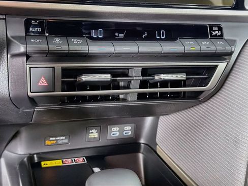 Used 2025 Toyota Camry SE FWD image 20