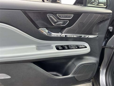 Certified 2022 Lincoln Corsair AWD w/ Equipment Group 101A image 17