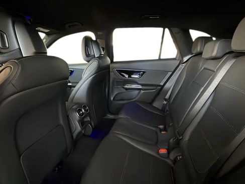 Used 2025 Mercedes-Benz GLC 300 4MATIC image 5