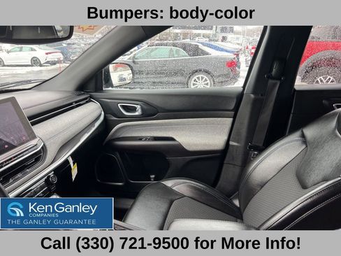 Used 2023 Jeep Compass Latitude image 40