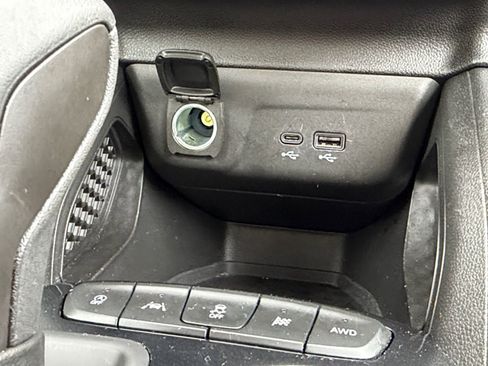Used 2025 Chevrolet TrailBlazer LT AWD/4WD image 24