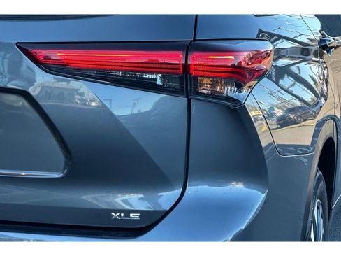 Used 2023 Toyota Highlander XLE FWD image 27