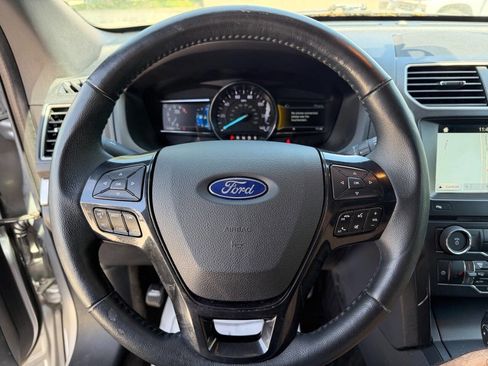 Used 2018 Ford Explorer XLT w/ Equipment Group 202A AWD/4WD image 12