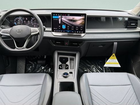 New 2026 Volkswagen Tiguan SE AWD/4WD image 11