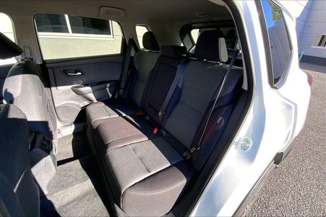 Used 2023 Nissan Rogue SV AWD/4WD image 24