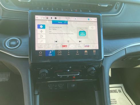 Used 2023 Jeep Grand Cherokee Limited image 22