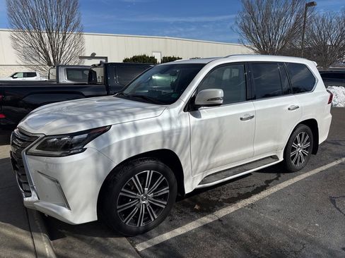 Used 2018 Lexus LX 570 4WD image 4