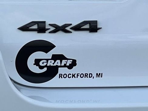 Used 2023 Jeep Grand Cherokee Altitude AWD/4WD image 2