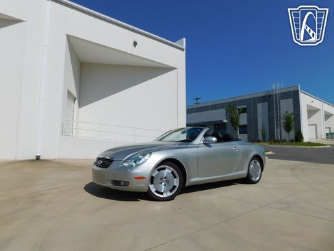 Used 2003 Lexus SC 430 Convertible RWD image 2