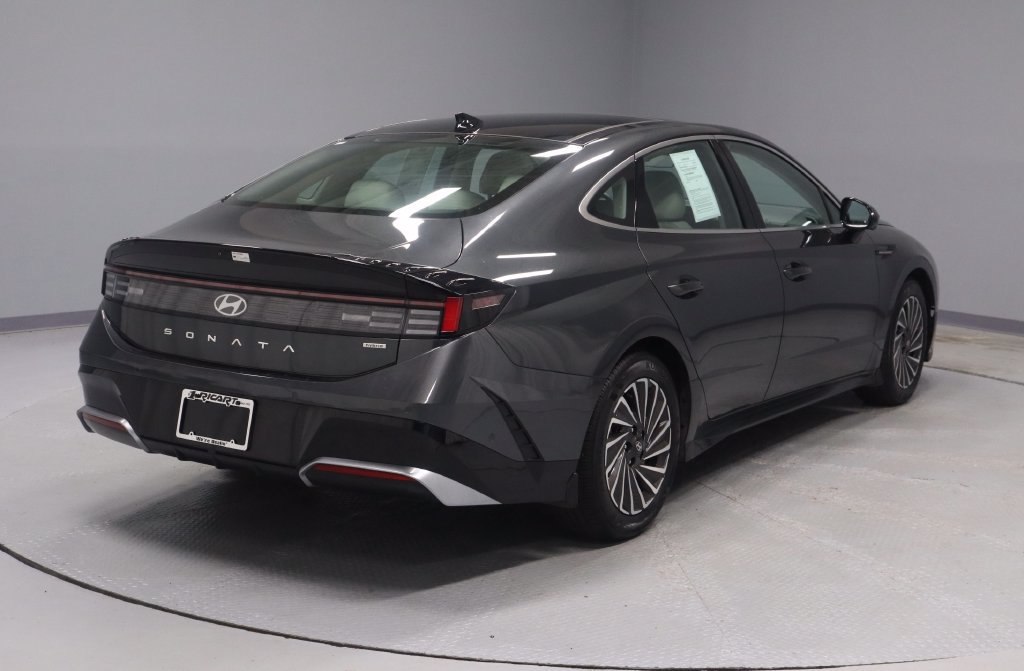 Used 2025 Hyundai Sonata Limited FWD image 8