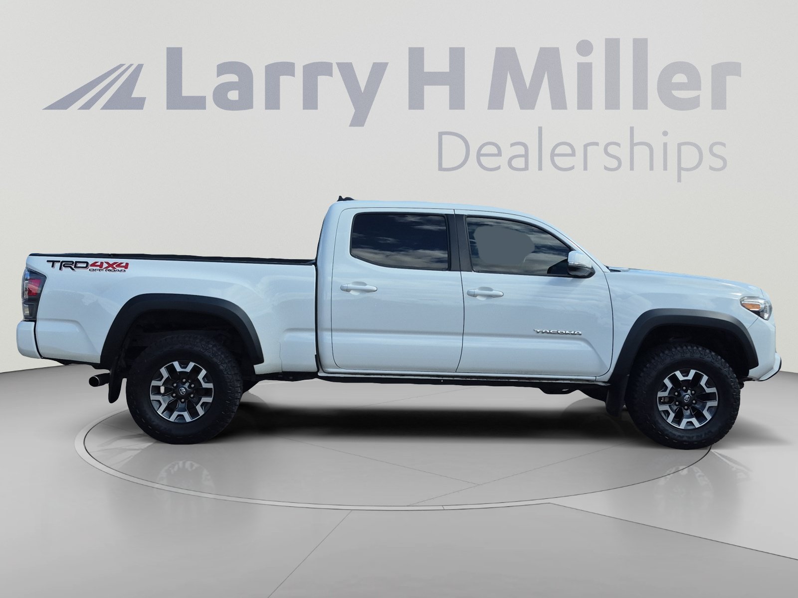 Used 2021 Toyota Tacoma TRD Off-Road w/ Technology Package AWD/4WD image 6