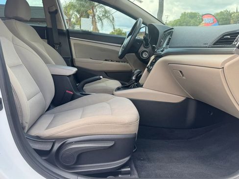 Used 2017 Hyundai Elantra SE FWD image 16