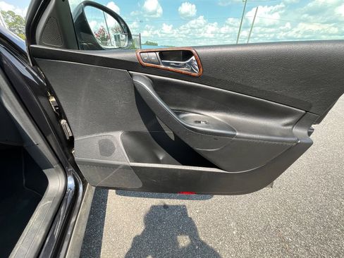 Used 2007 Volkswagen Passat 2.0T image 18