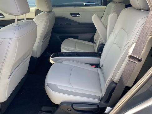 Used 2025 Nissan Pathfinder SL w/ SL Premium Package image 7