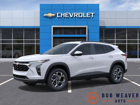 New 2026 Chevrolet Trax LT w/ Driver Confidence Package FWD image 2