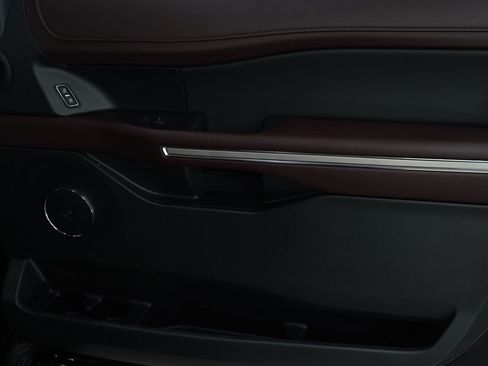 Used 2022 Ford Expedition Max Limited image 9