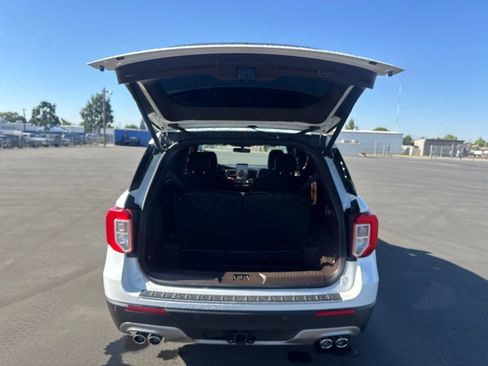 Used 2021 Ford Explorer King Ranch w/ Premium Technology Package RWD image 14