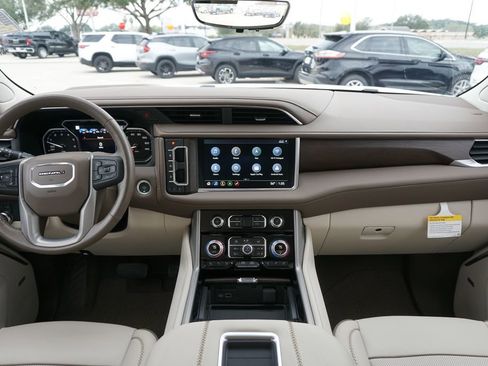 Used 2021 GMC Yukon XL Denali w/ Denali Premium Package image 28