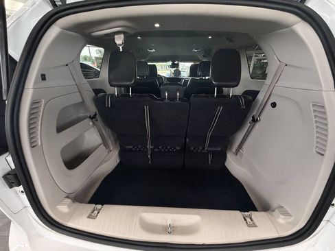 Used 2023 Chrysler Pacifica Touring-L FWD image 20