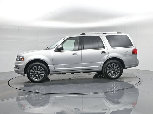 Used 2017 Lincoln Navigator Select RWD image 13