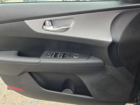 Certified 2023 Kia Forte LXS w/ LXS Technology Package image 25