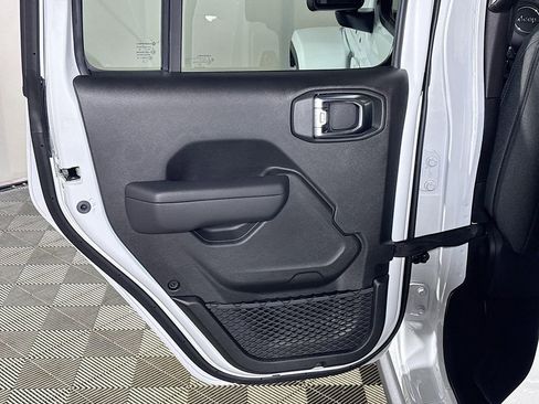 New 2025 Jeep Gladiator Willys image 19