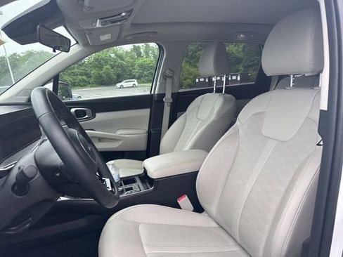 Used 2025 Kia Sorento S w/ Panoramic Sunroof Package FWD image 14