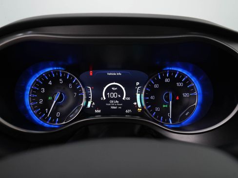 Used 2023 Chrysler Pacifica Touring-L FWD image 30