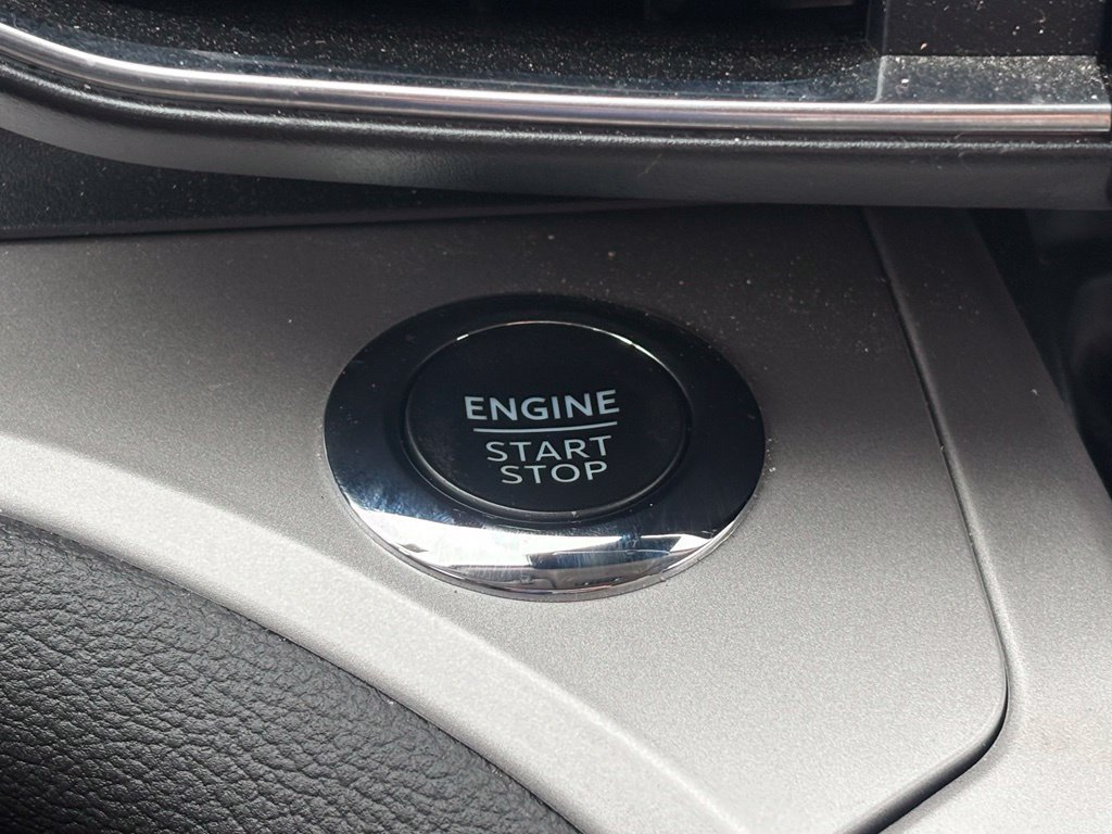 Used 2024 Ford Explorer XLT w/ Equipment Group 202A AWD/4WD image 51