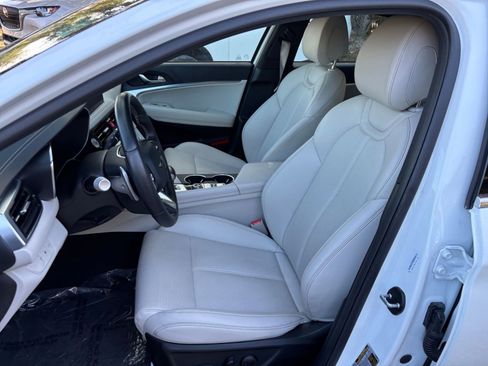 Used 2025 Genesis G70 2.5T image 36