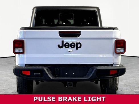 Used 2023 Jeep Gladiator Sport AWD/4WD image 5