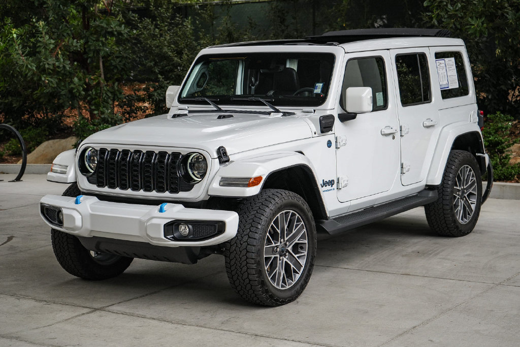 Used 2024 Jeep Wrangler High Altitude AWD/4WD image 3