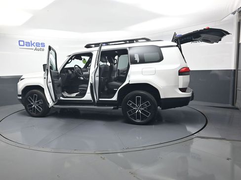 Used 2024 Lexus GX 550 w/ Accessory Package (31) AWD/4WD image 59