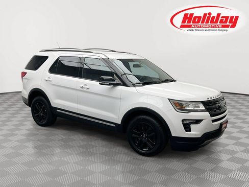 Used 2018 Ford Explorer XLT w/ Equipment Group 202A AWD/4WD image 1