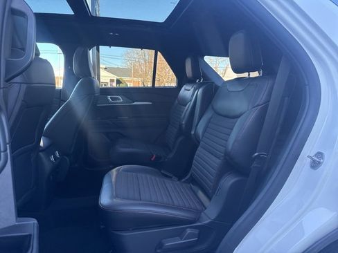 Used 2025 Ford Explorer ST-Line w/ Premium Package image 11