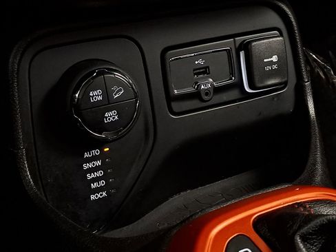 Used 2017 Jeep Renegade Trailhawk image 12