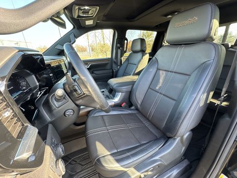 Used 2024 Chevrolet Silverado 1500 High Country w/ High Country Premium Package image 11