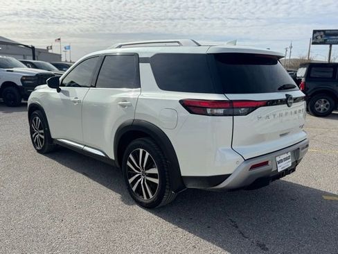 Used 2023 Nissan Pathfinder Platinum w/ Cargo Package image 4