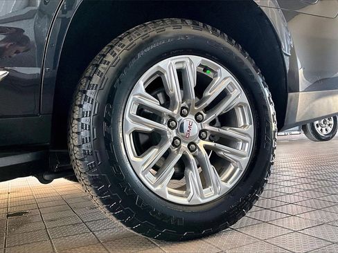 Used 2024 GMC Yukon SLT image 37