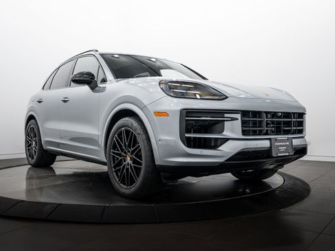 Certified 2026 Porsche Cayenne AWD/4WD image 9