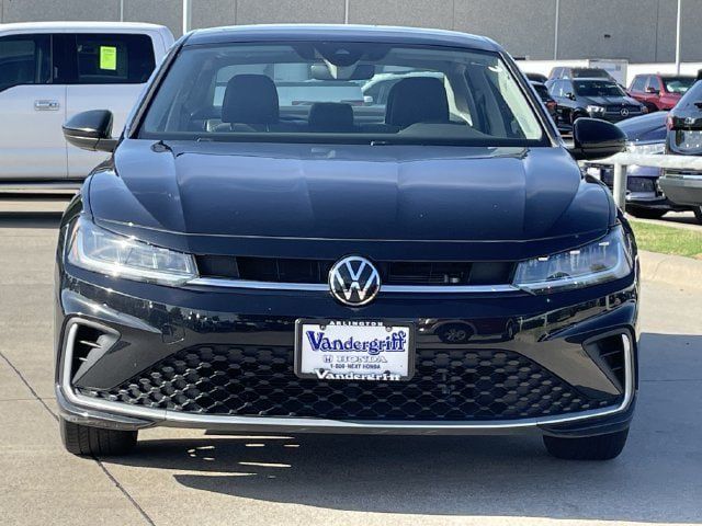 Used 2025 Volkswagen Jetta SE FWD image 7