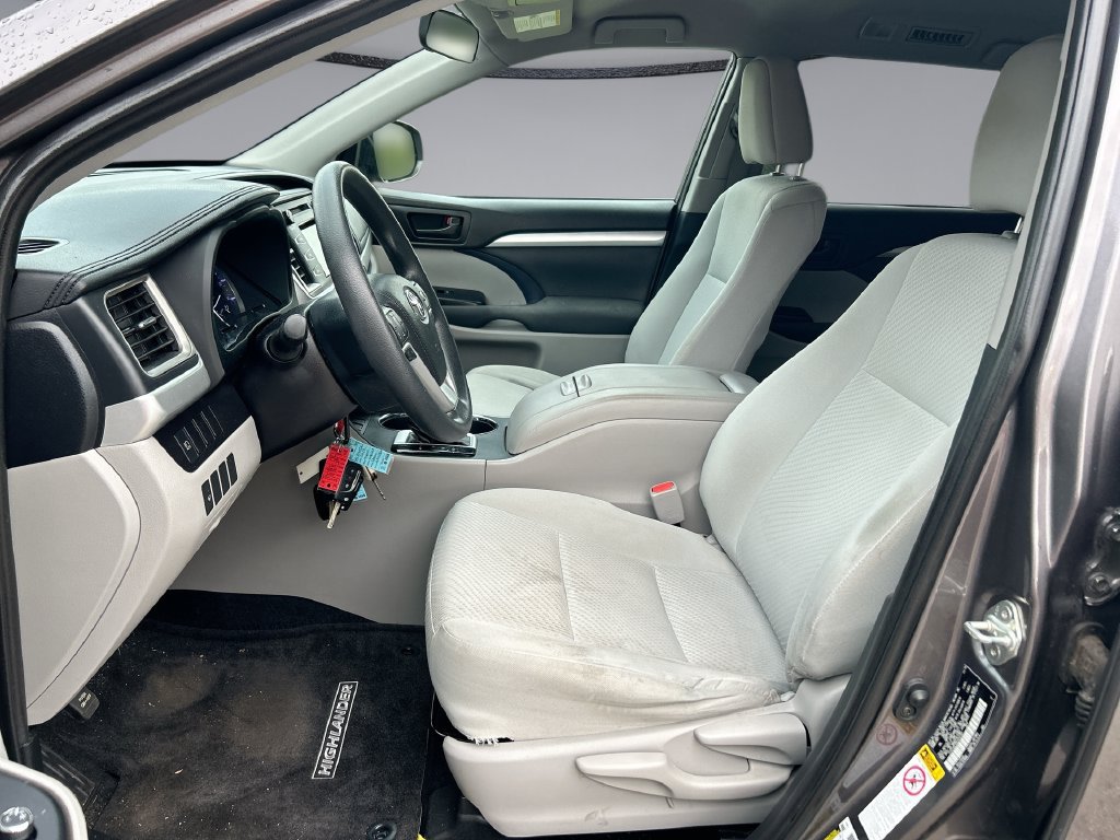 Used 2019 Toyota Highlander LE FWD image 11