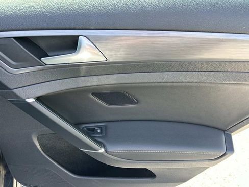 Used 2018 Volkswagen Golf SE FWD image 22