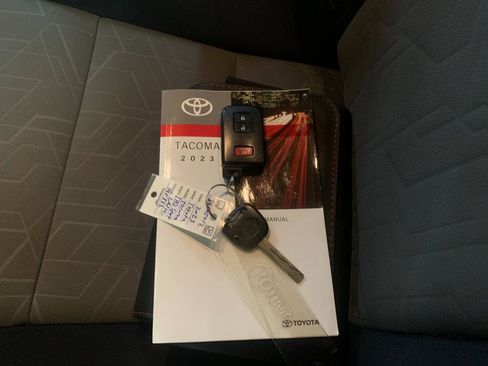 Used 2023 Toyota Tacoma TRD Sport w/ Technology Package AWD/4WD image 9