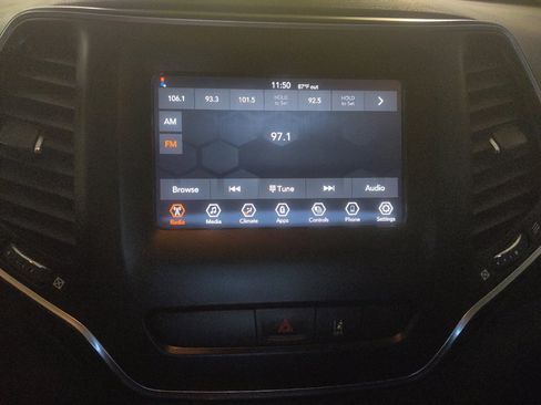 Used 2021 Jeep Cherokee Latitude w/ Mopar Interior Package FWD image 25