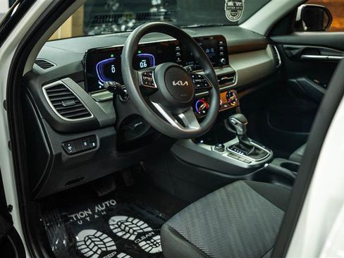 Used 2026 Kia Seltos LX AWD/4WD image 8